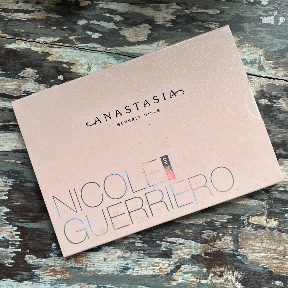 *DISCONTINUED* ABH Nicole Guerriero Glow Kit - Picture 2 of 6